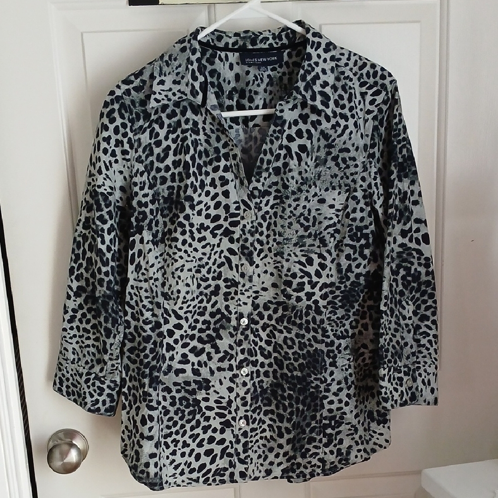 Jones New York Signature. Black and Gray Animal Print Button Down Shirt